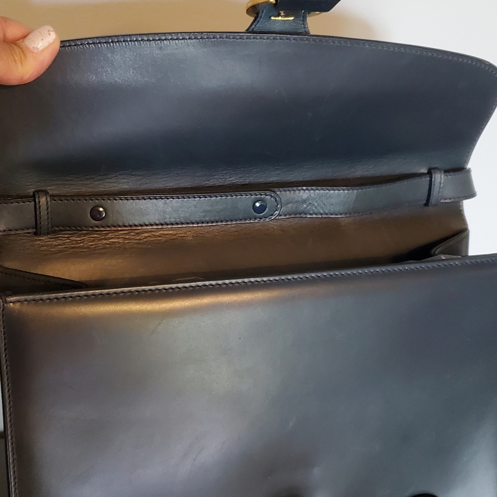 Gucci Hunter Green Rare Leather Messenger Bag with Gold-Tone Hardware⚜️💚⚜️ - Picture 10 of 15